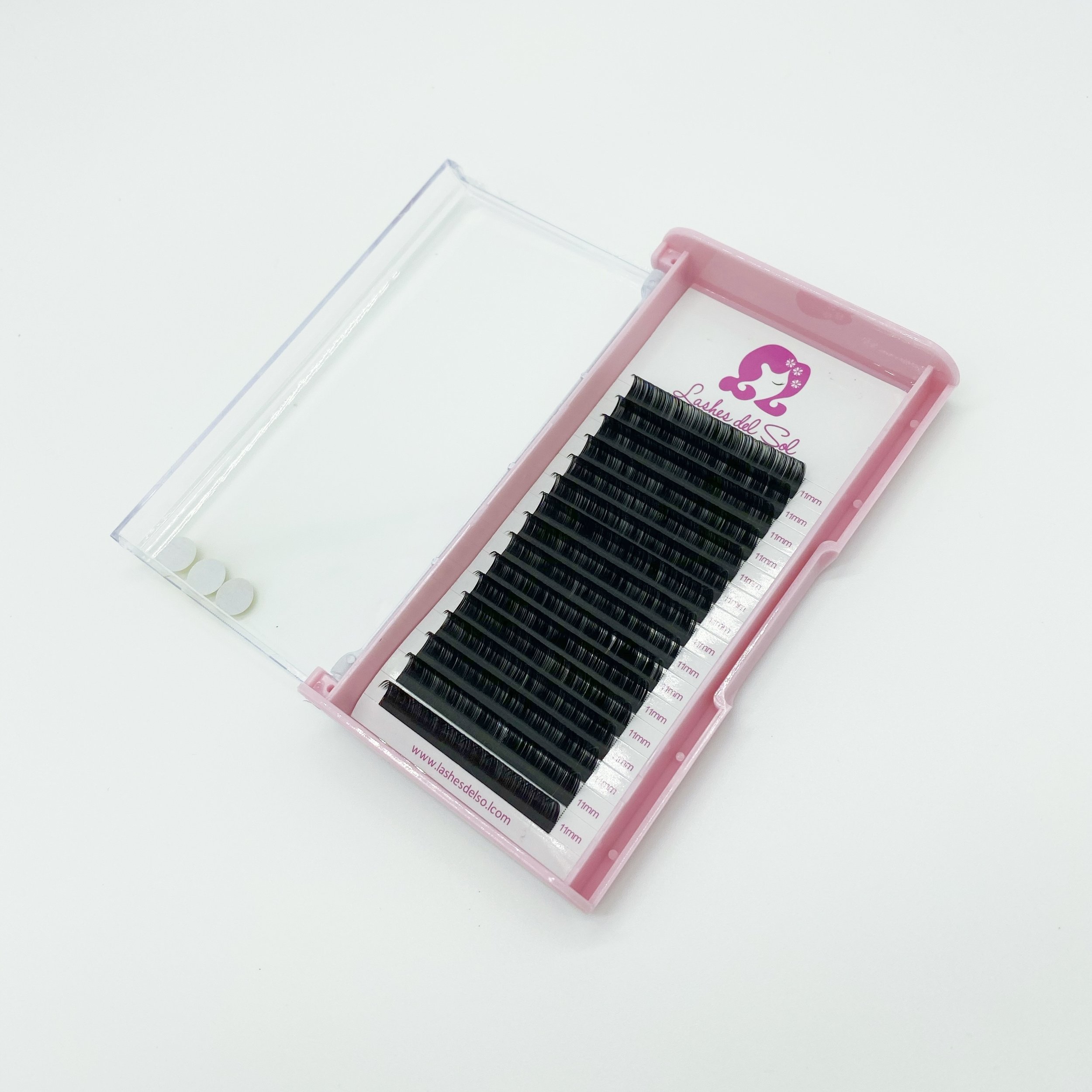Volume Lashes faux mink eyelash extensions from Lashes del Sol